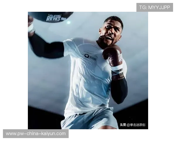 拳击重炮出击震得对手脚步踉跄：一副手套引爆训练的爆发力